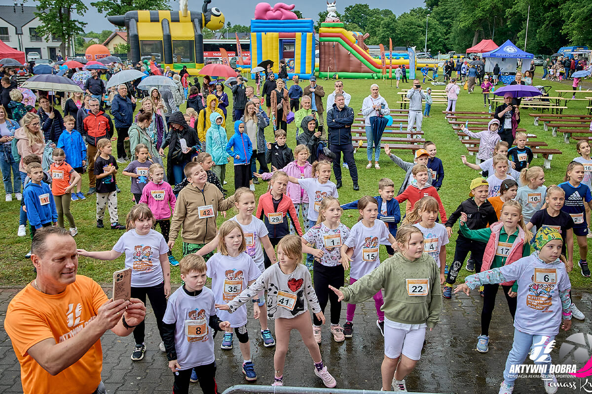 Zdjęcie do projektu III FESTIWAL BIEGOWY DLA DZIECI IM. IRENY SZEWIŃSKIEJ W 26-U KATEGORIACH WIEKOWYCH